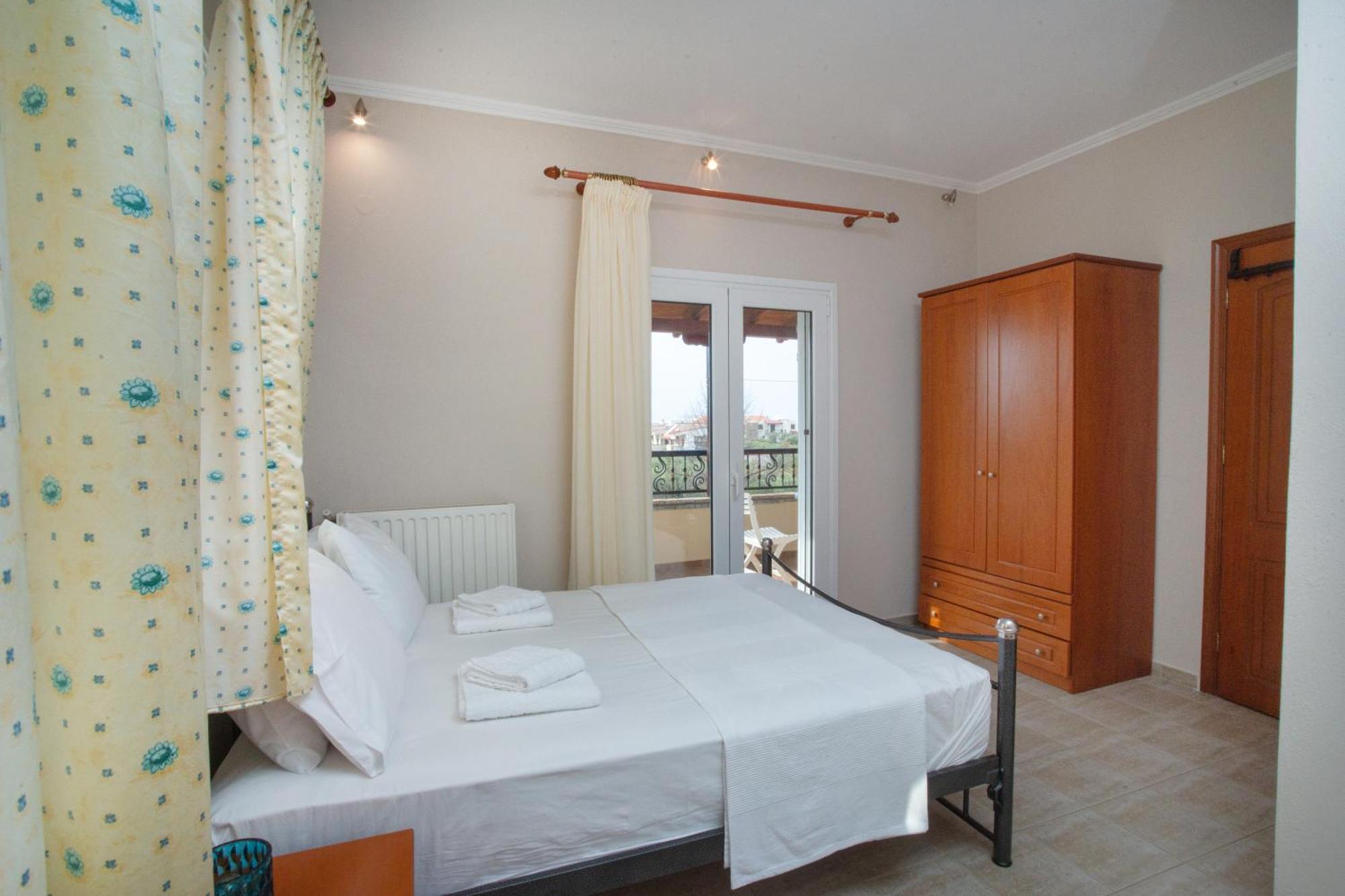 Private 6-Bdrm Villa With Garden 150M To Beach Paradisos Exterior photo