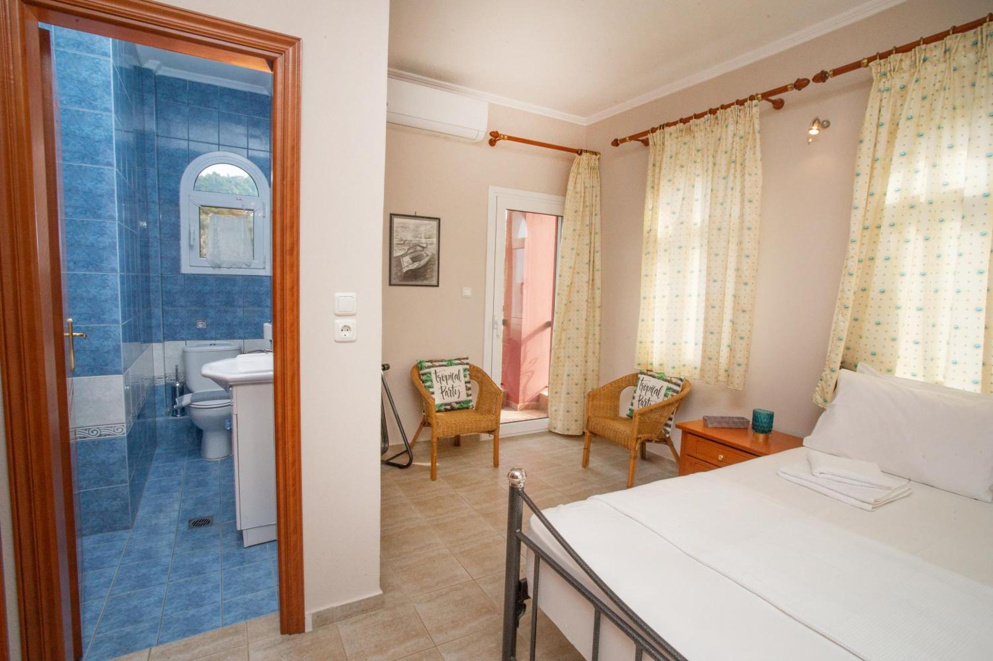 Private 6-Bdrm Villa With Garden 150M To Beach Paradisos Exterior photo