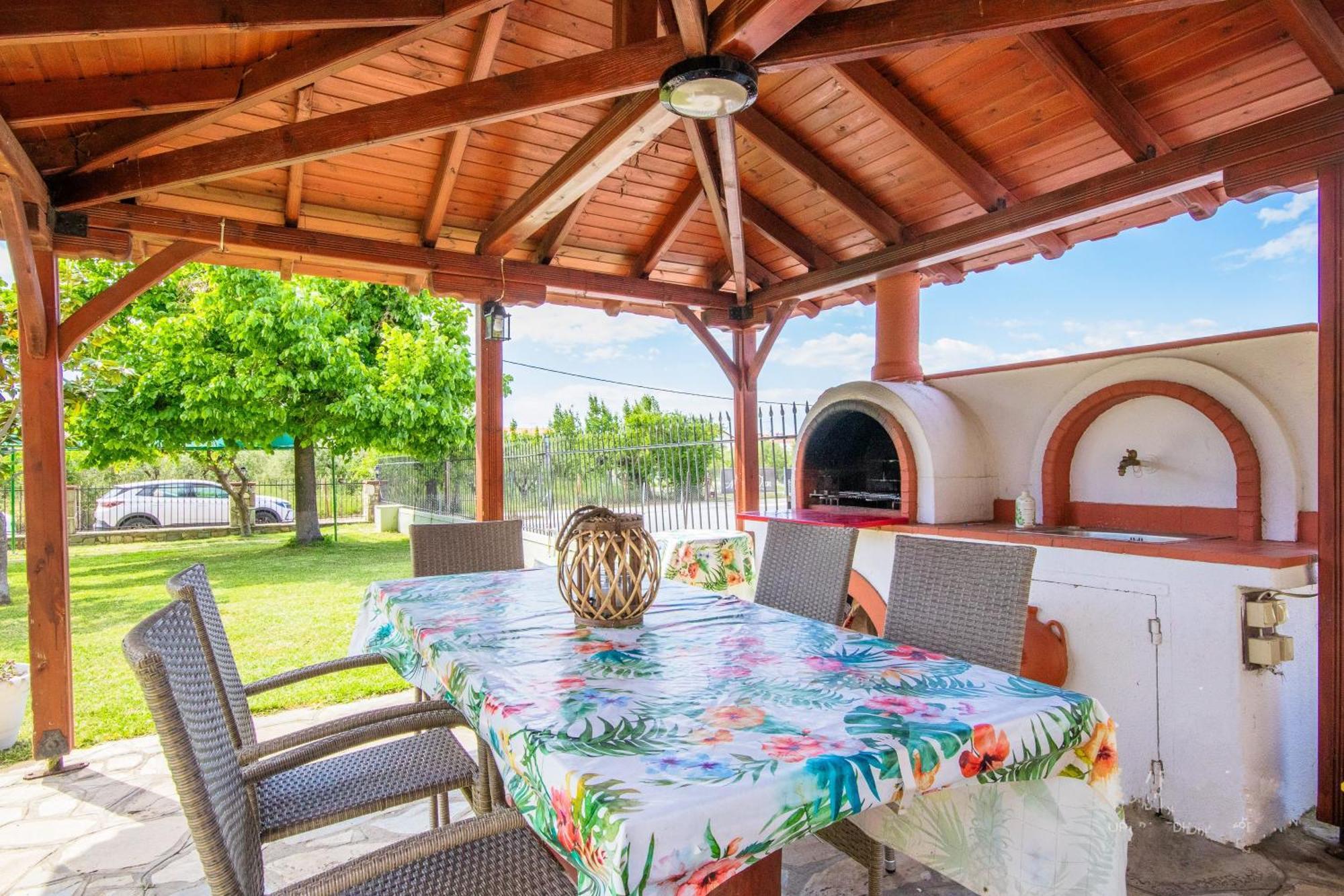 Private 6-Bdrm Villa With Garden 150M To Beach Paradisos Exterior photo